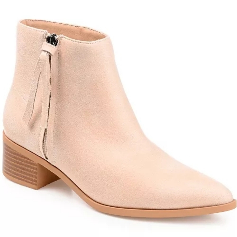 NIB Journee Collection Sadiya Pointed Toe Bootie Boots 11 Off White Faux Leather
